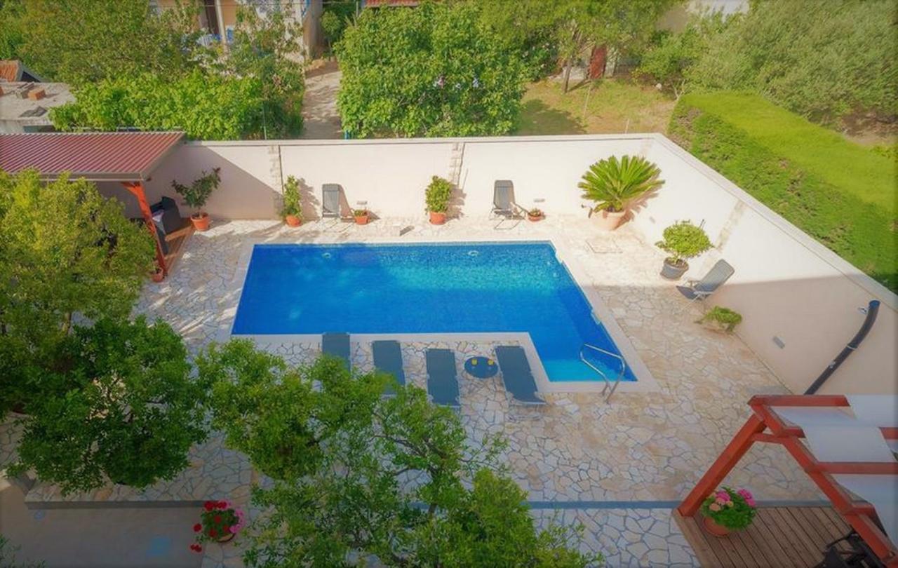 Odesa With Shared Pool Apartment *