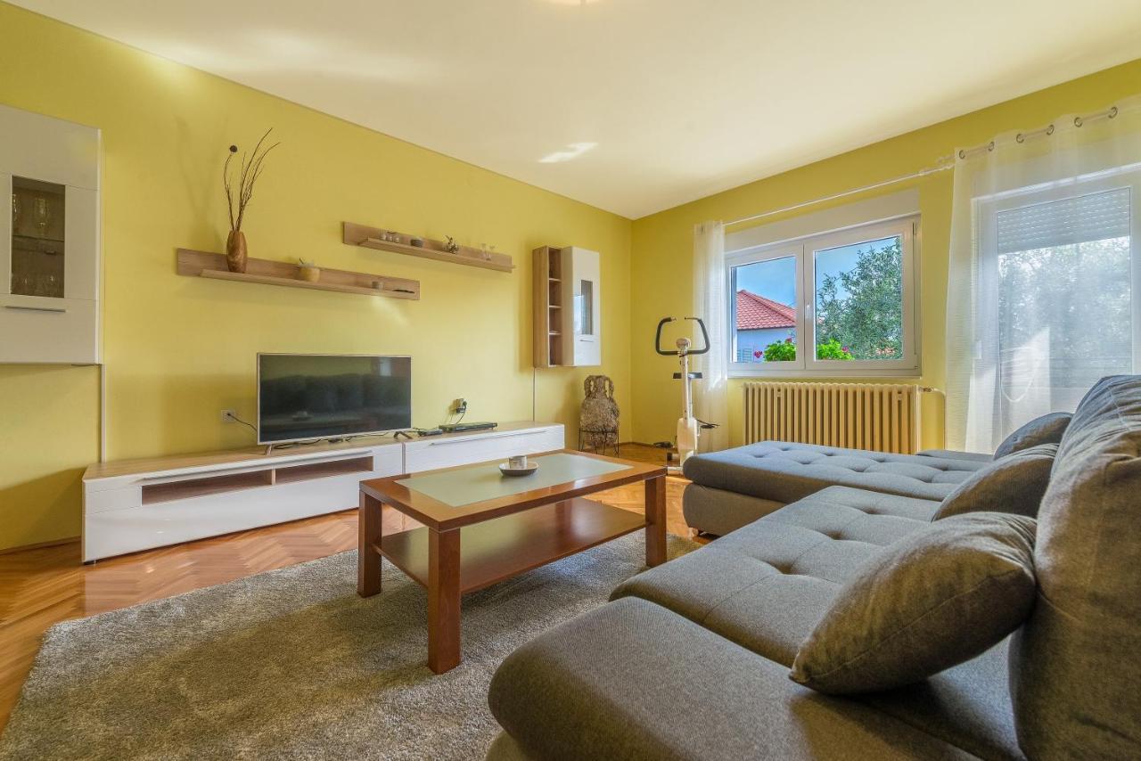 Odesa With Shared Pool Apartment