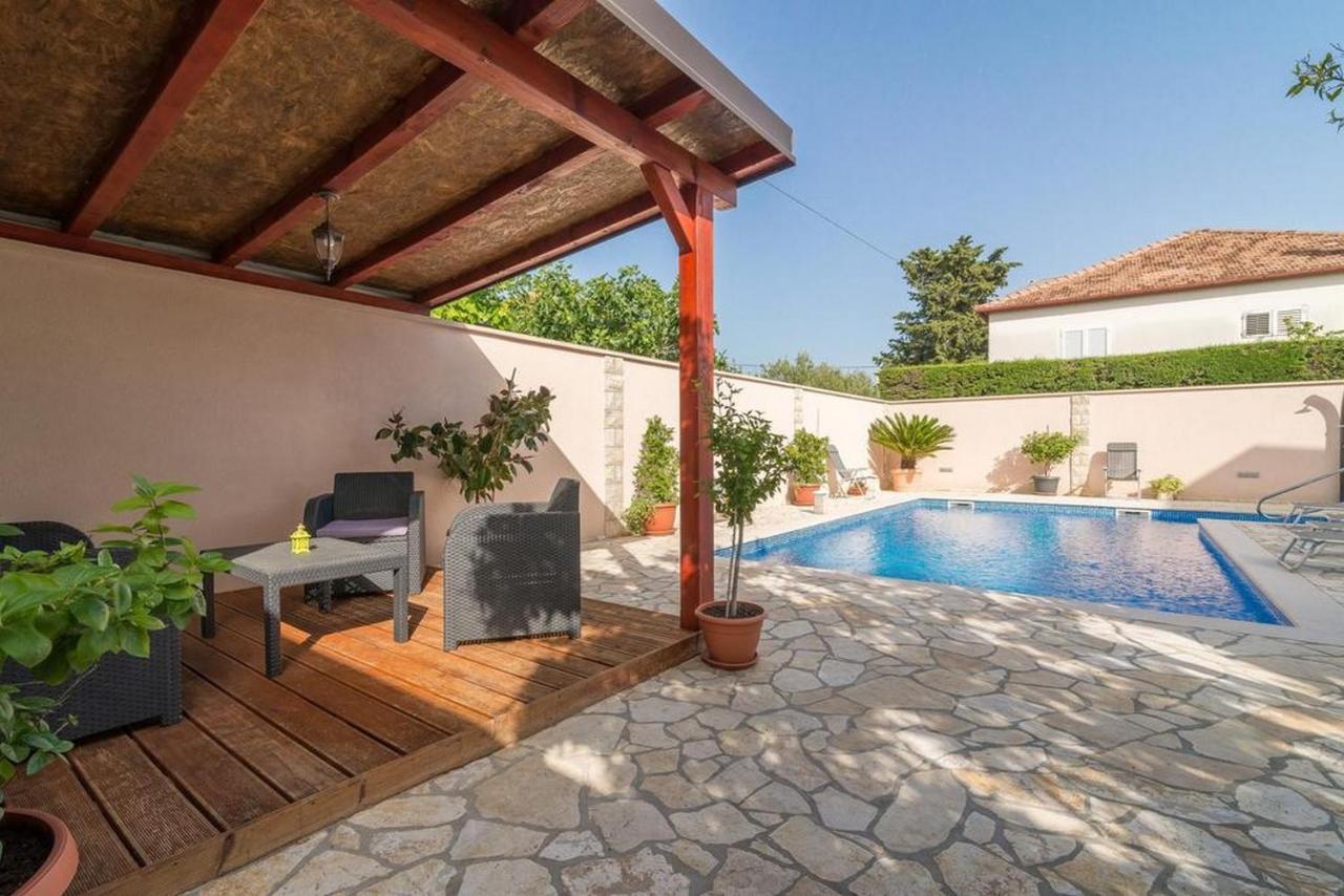 Apartment Odesa With Shared Pool