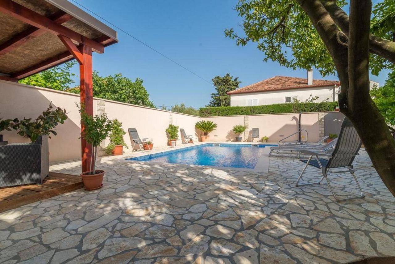 Odesa With Shared Pool Apartment Zadar