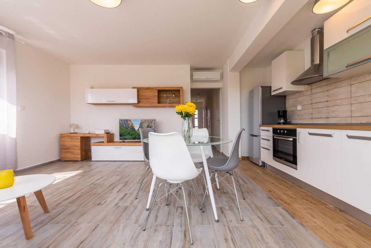 Odesa With Shared Pool Apartment Zadar