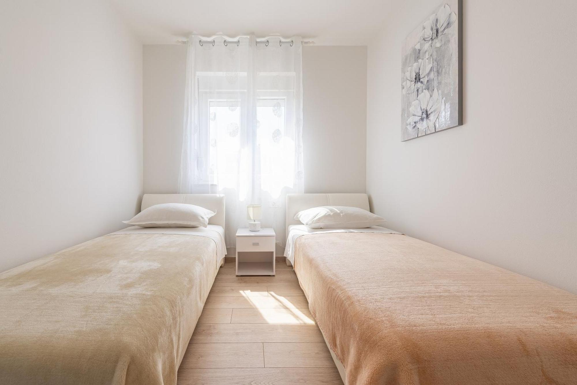 Apartment Odesa With Shared Pool Zadar