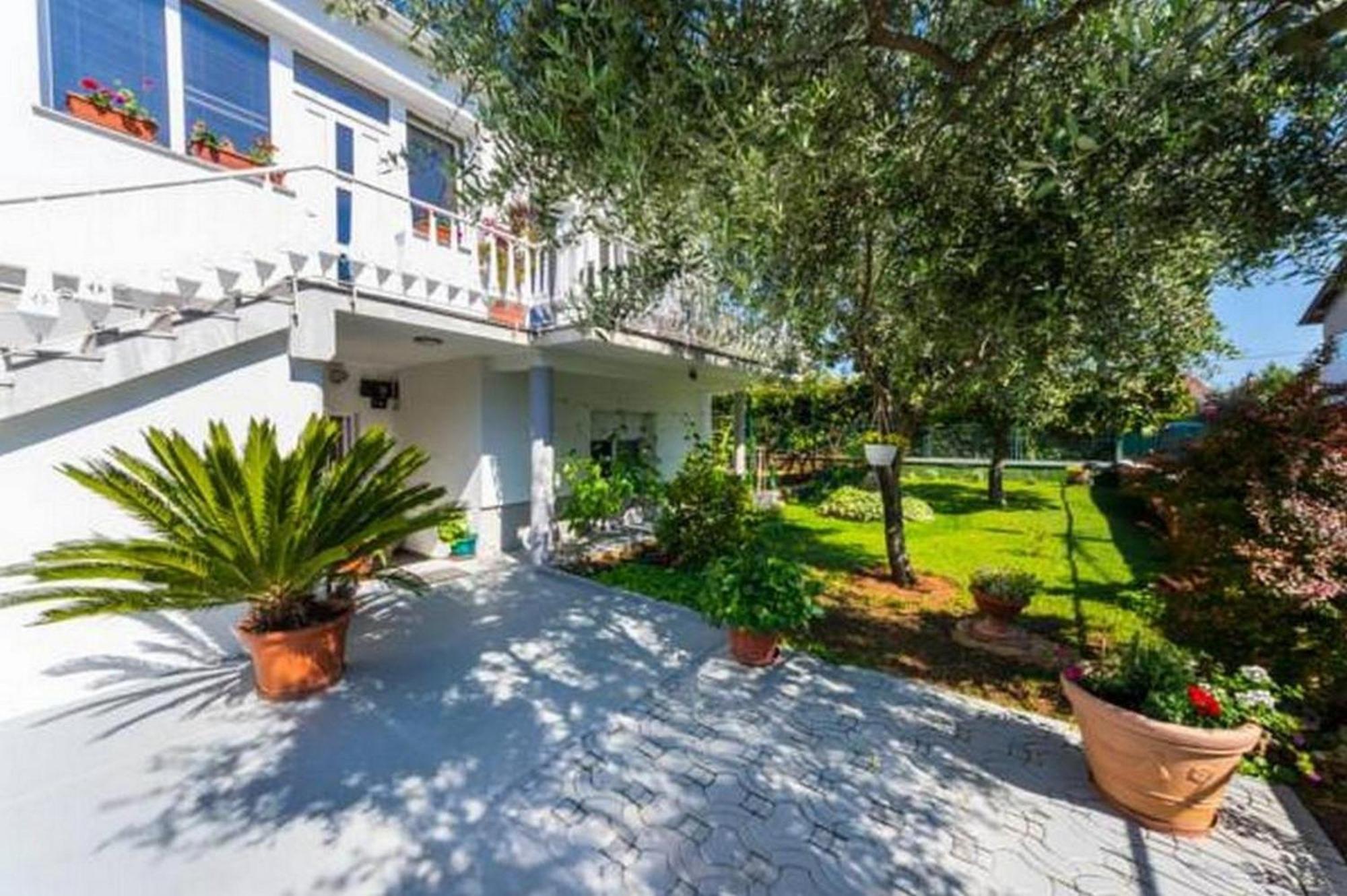 Odesa With Shared Pool Apartment