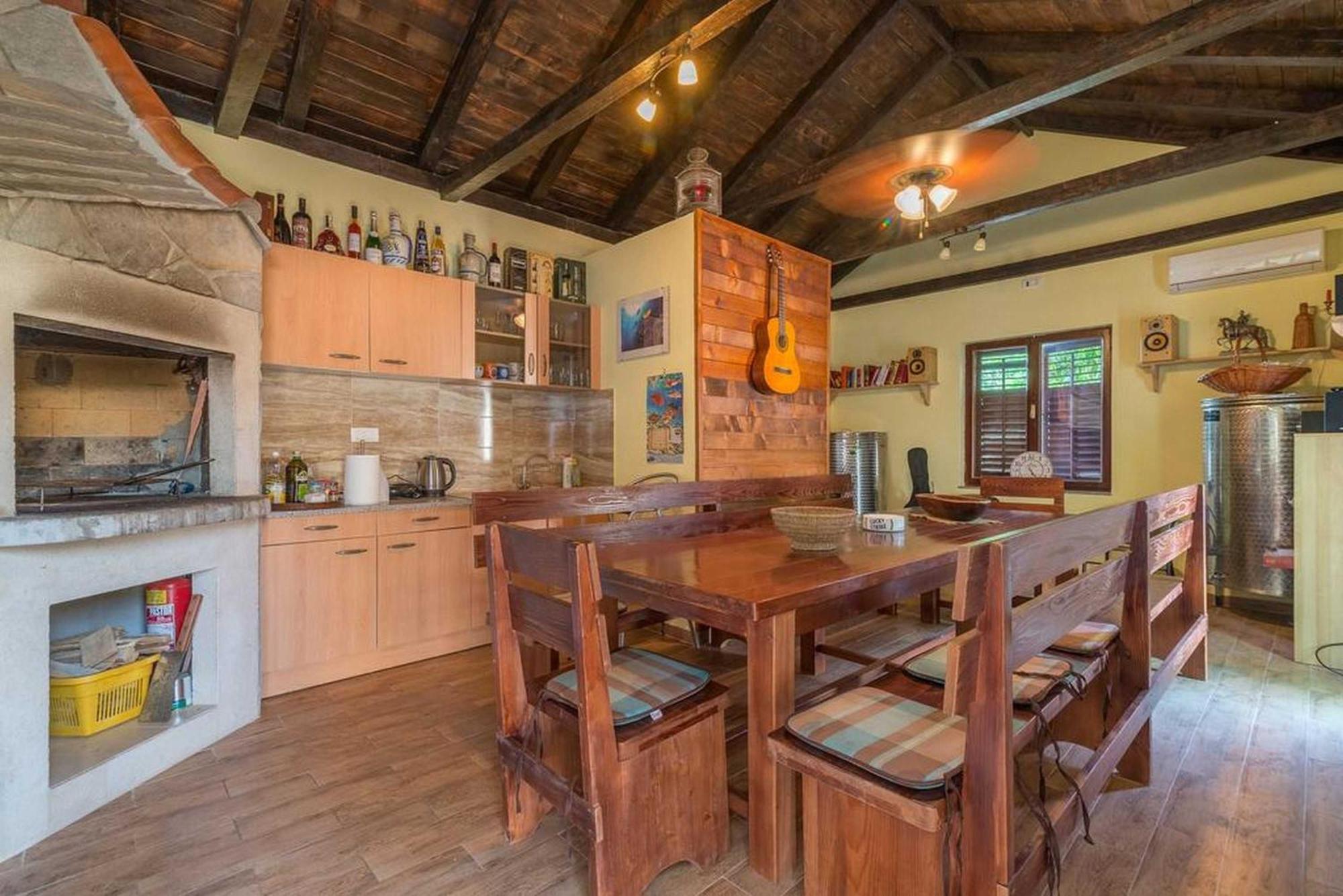 Apartment Odesa With Shared Pool *