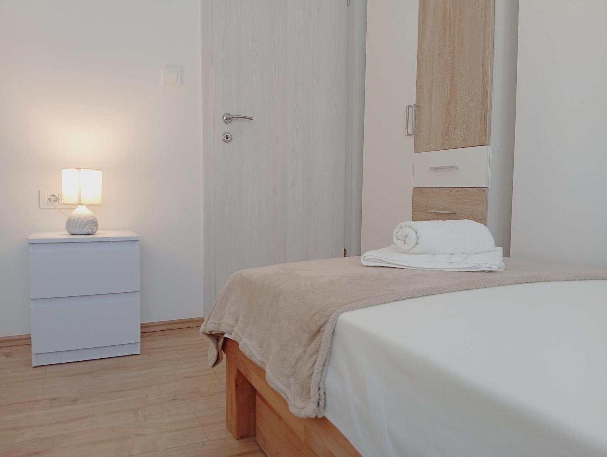 Odesa With Shared Pool Apartment *