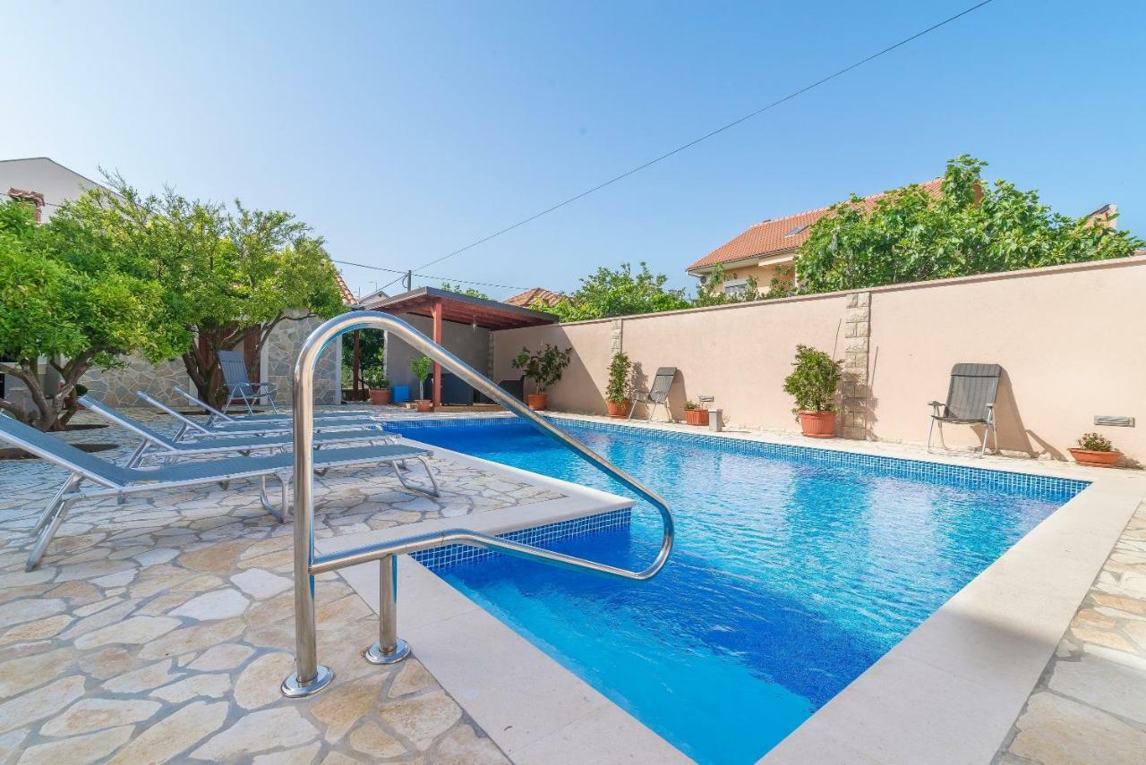 Apartment Odesa With Shared Pool Zadar